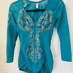 Sculpting-shape wear- snatching Teal Lace embellished Top